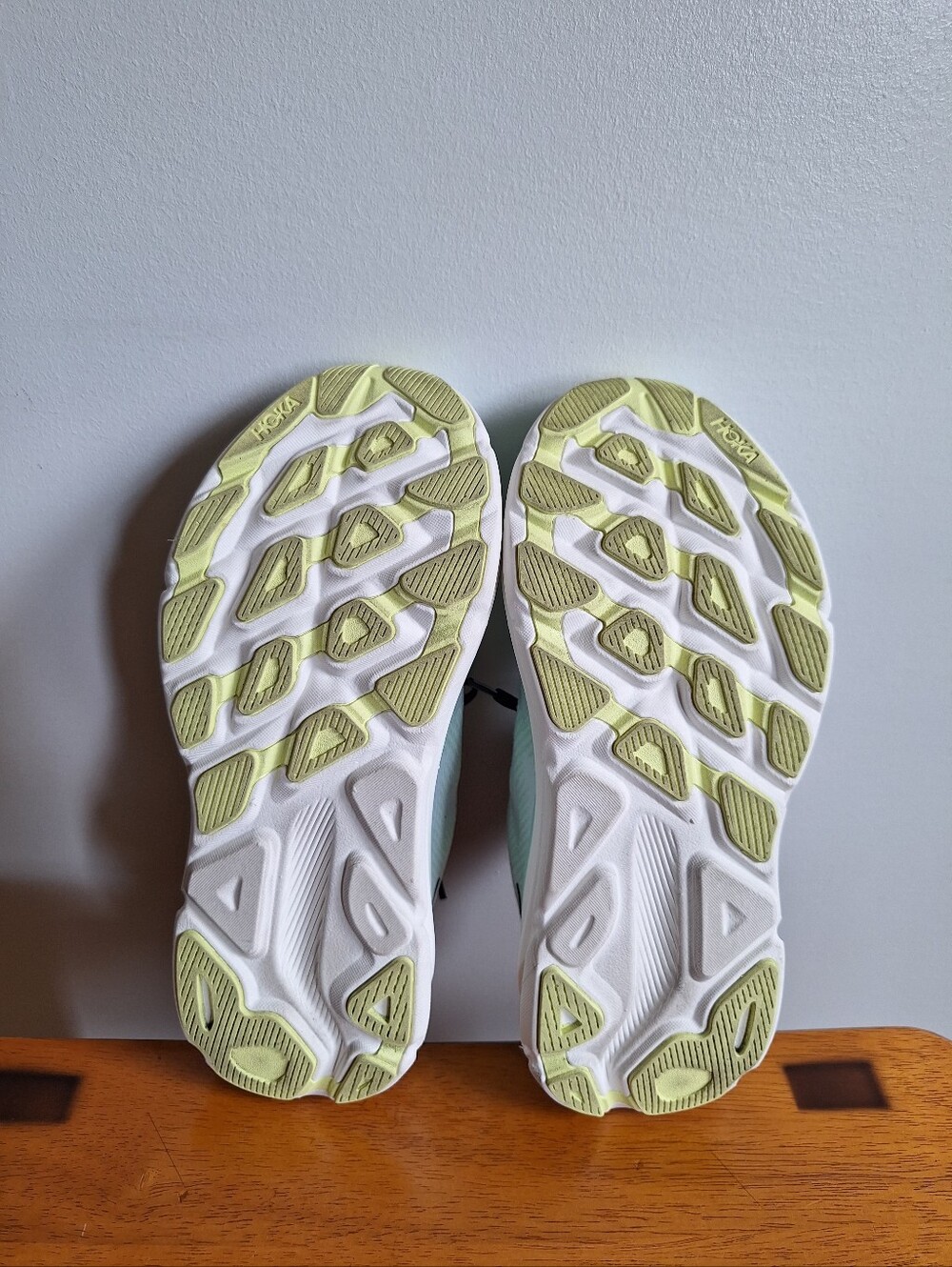 Hoka  Clifton 9 Women's Mint Fluorite with Snow Melt white Size 7B - Picture 6 of 12